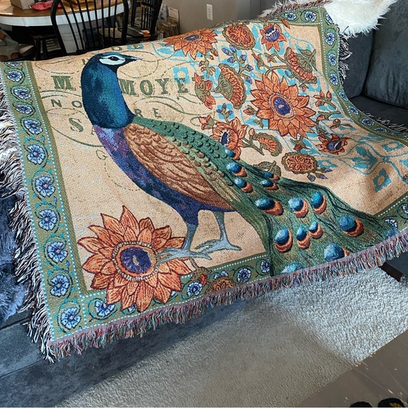 Elegant Peacock Woven Throw Blanket - Picture 2 of 9